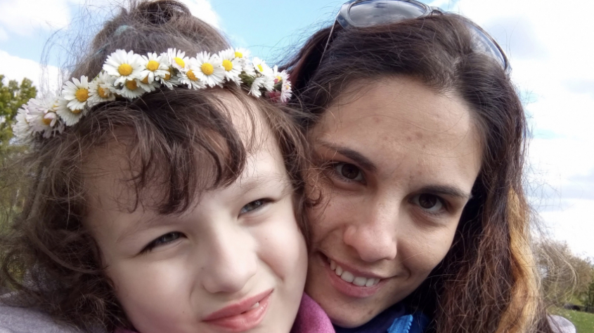 Koronavirus narušil každodenní režim naší šestileté Nikolky, která trpí těžkou formou autismu, říká Lucie Šarközyová