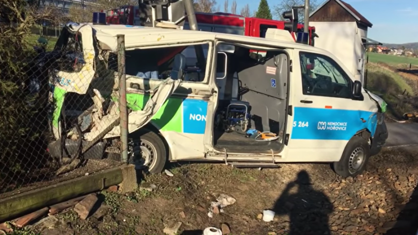 Soud uložil podmínku řidiči sanitky za nehodu v Čenkově