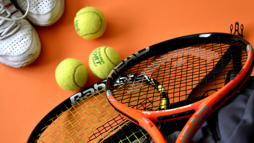 „Pojďte s námi hrát tenis," zvou trenéři příbramského tenisového klubu