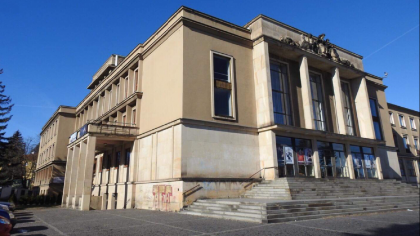 Příbramské divadlo odloží představení a posune předplatné, aquapark od zítřka uzavřen