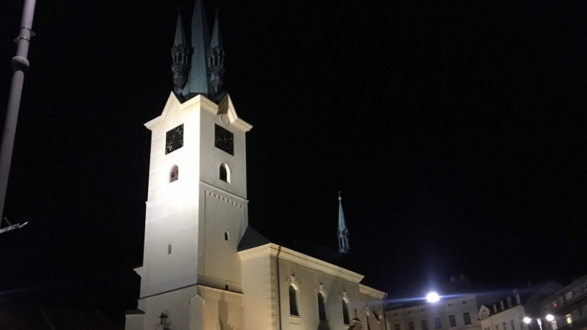 Kostel sv. Jakuba se 17. listopadu rozzáří v českých barvách