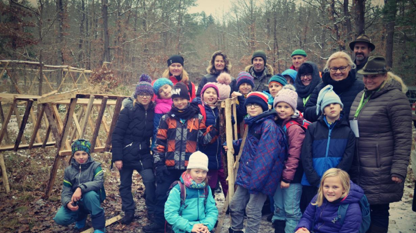 Děti z dobříšských škol poznaly práci lesníka a život v lese v zimě