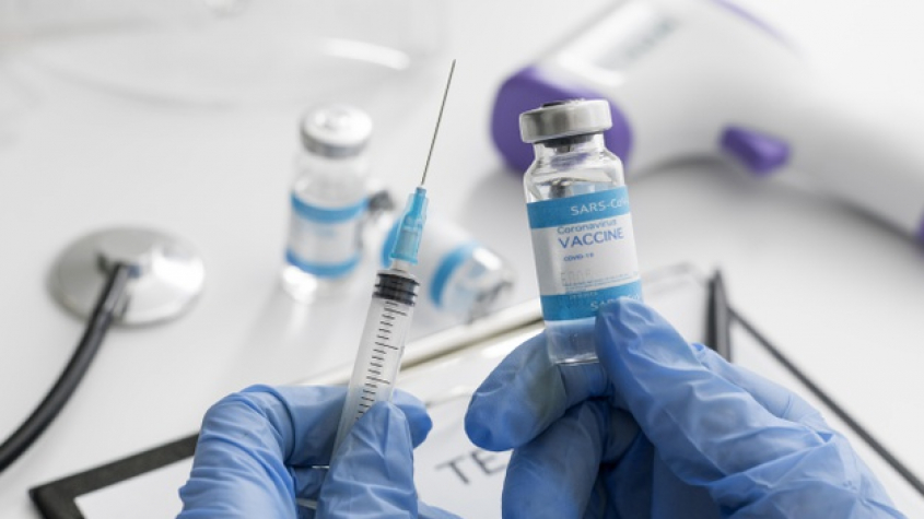 Očkování proti koronaviru bude nepovinné a hrazené z pojištění