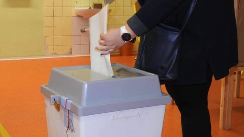 Volby do Sněmovny se budou konat 8. a 9. října, rozhodl Zeman