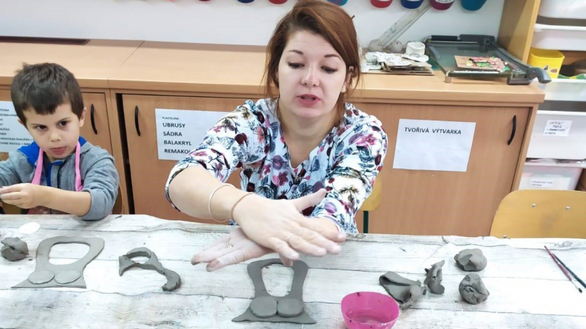 V Dobříši otevřeli on-line kroužky keramiky pro děti