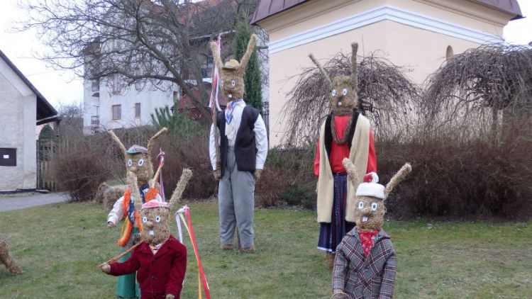 V Čenkově jsou opět vystaveny figurky, tentokrát s tématem Velikonoc (VIDEO)
