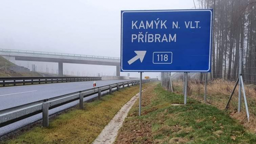 Ministr dopravy podepsal smlouvu o dostavbě dálnice D4 mezi Příbramí a Pískem