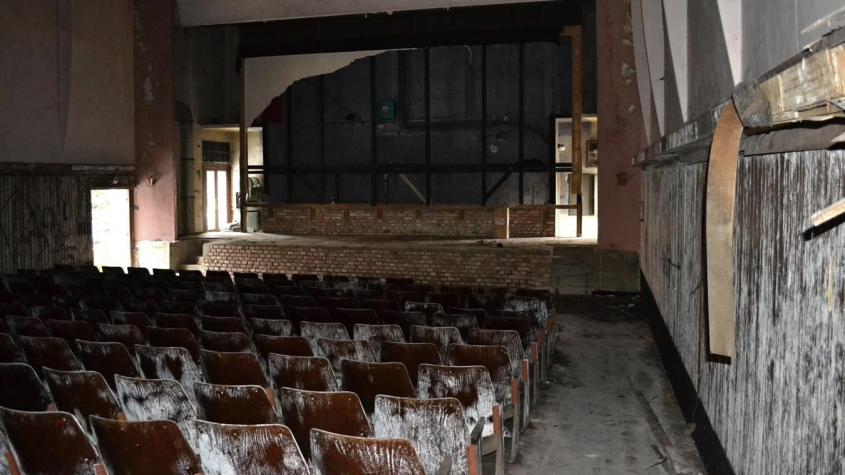 Náklady na zbourání dobříšského kina a vybudování parku se vyšplhají na tři miliony
