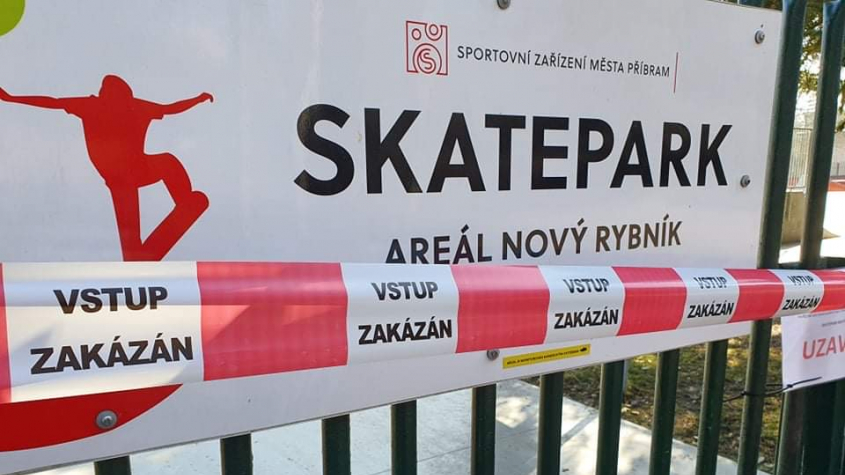 Skatepark na Nováku je uzavřen. Pokud lidé nebudou dodržovat vládní nařízení, zavře se celý areál