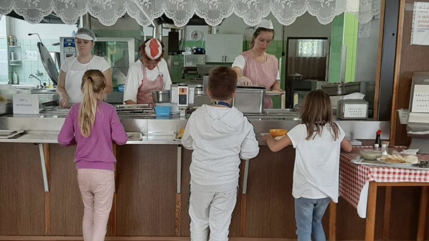Středočeský kraj chce znovu pomoci s financováním školních obědů