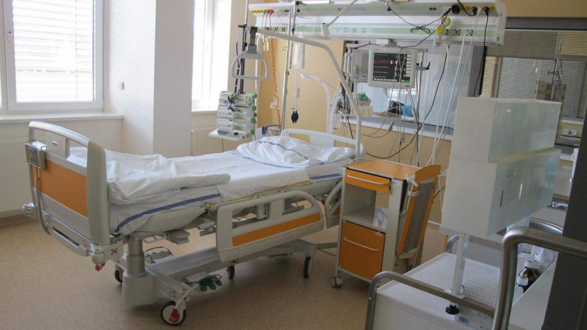 Stav hromadného postižení platí už jen ve dvou středočeských nemocnicích