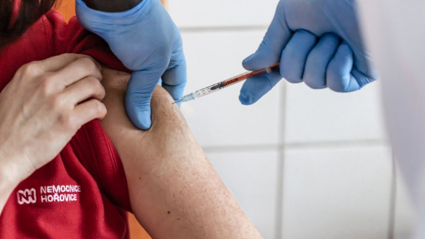 Každý třetí odmítá očkování. Vakcinace stagnuje hlavně u chudých a s nižším vzděláním