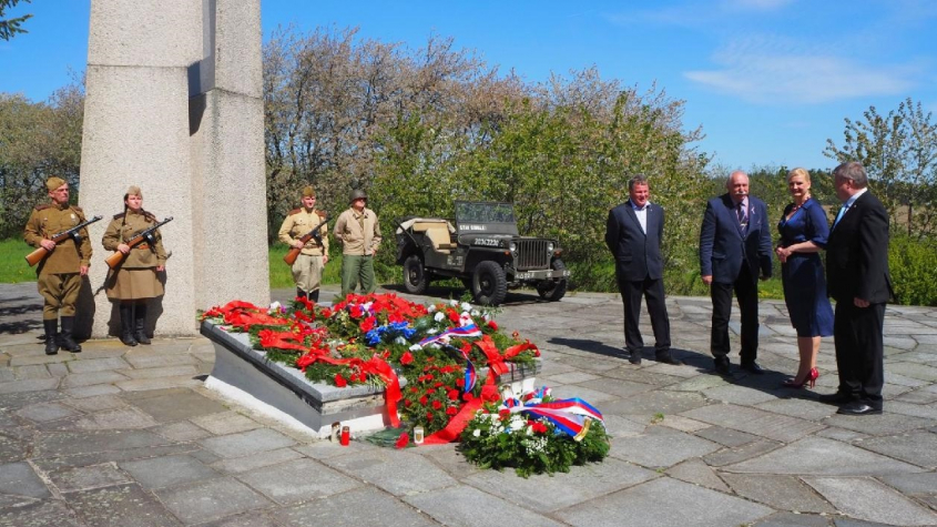 Pietní akt u Památníku Vítězství na Slivici připomněl poslední výstřely druhé světové války