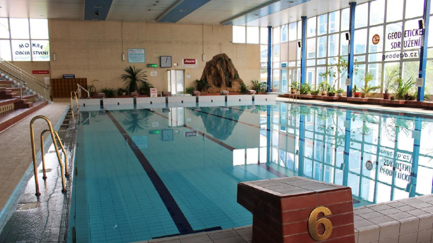 Do bazénu mohou návštěvníci nově i s testem od zaměstnavatele či ze školy