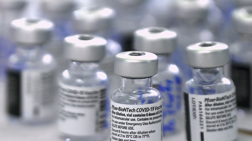 K očkování se mohou registrovat cizinci a Češi bez pojištění