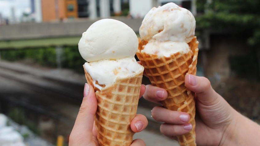 Prodej zmrzlin v obchodech vzrostl o desítky procent, někteří zákazníci se vydávají do obchodů zchladit