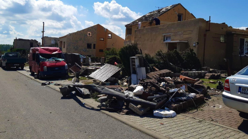 Policie prověřuje další tři případy zneužití sbírky po bouři na jižní Moravě