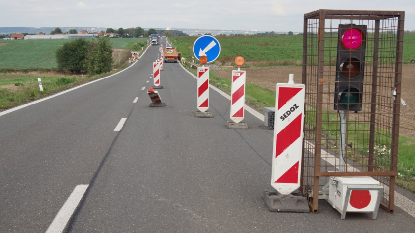 Oprava silnice mezi Milínem a Chrašticemi má být hotová do konce července