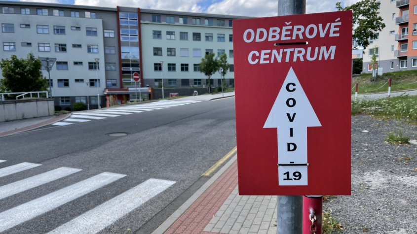 Nárůst počtu případů covidu v ČR zrychluje, přibylo 223 nakažených