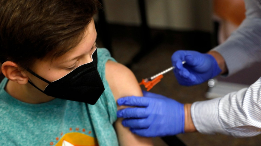 Asi čtvrtina dětí mezi 12 a 15 roky má aspoň jednu dávku očkování proti covidu
