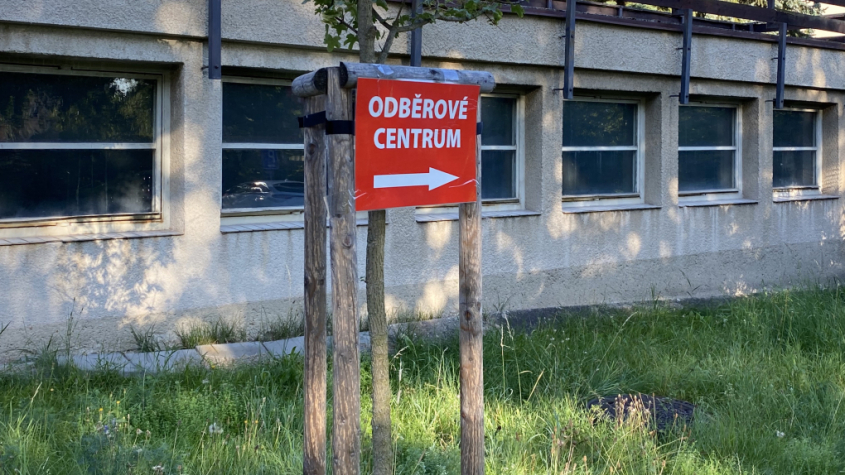 V Česku v neděli přibylo 250 případů covidu, o 66 víc než před týdnem