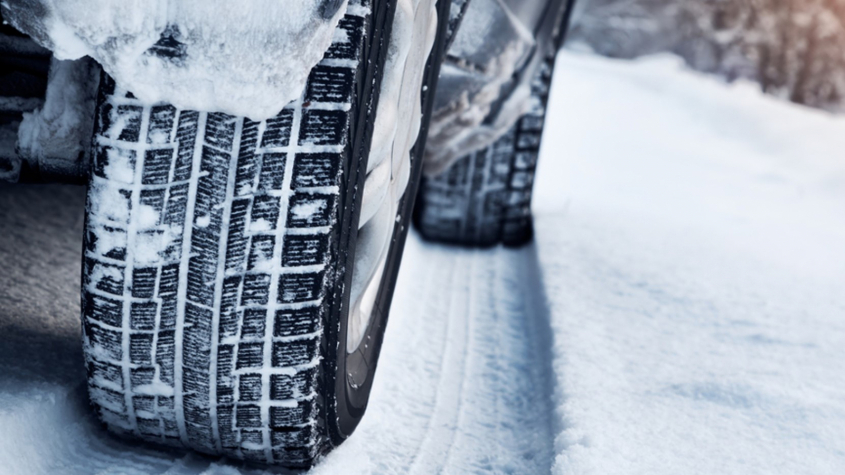 Zimní pneu zdražily o šest procent, je nedostatek surovin a dražší doprava