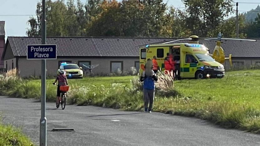 Policie hledá svědky dopravní nehody v Sedlčanech, při které řidič Volkswagenu srazil na přechodu seniora