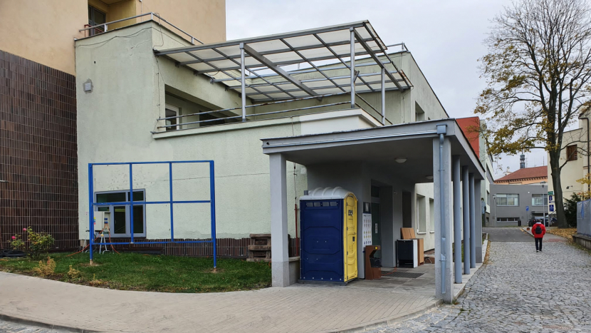 V nemocnici začíná rekonstrukce, vchod u dětského oddělení bude uzavřen