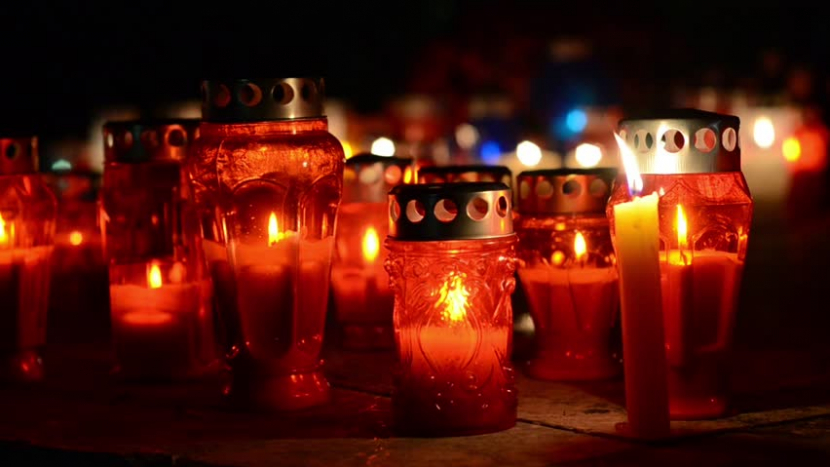 Hasiči před Dušičkami varovali před používáním svíček v plastu