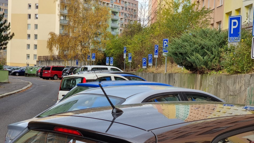 Příbram vyhlásila stop stav pro vyhrazená parkovací místa