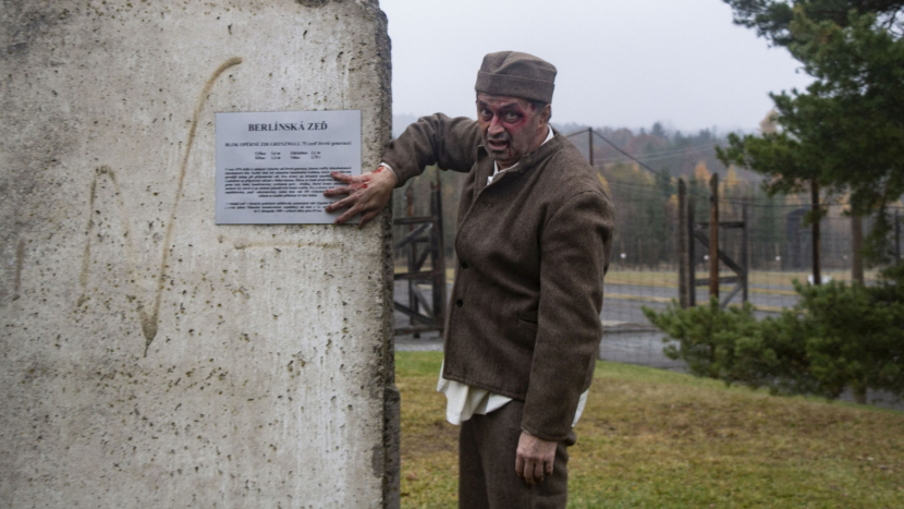 V památníku Vojna u Příbrami se natáčel klip Totalitní řád skupiny Debustrol