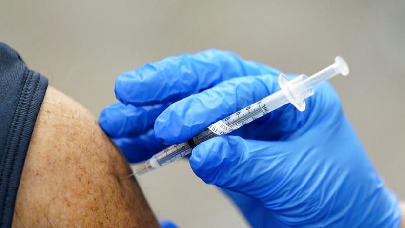 Platnost očkovacích certifikátů se zkrátí na devět měsíců