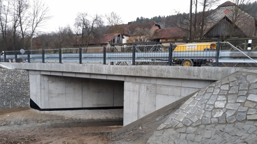 Stavbaři dokončili rekonstrukci mostu v Oborách