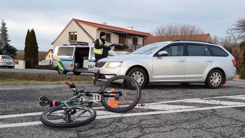 Muž bez řidičáku srazil v Obořišti cyklistu