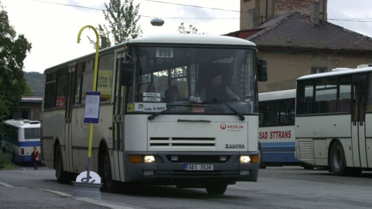 Na Plzeňsku shořel bus, který vezl školáky, nikomu se nic nestalo