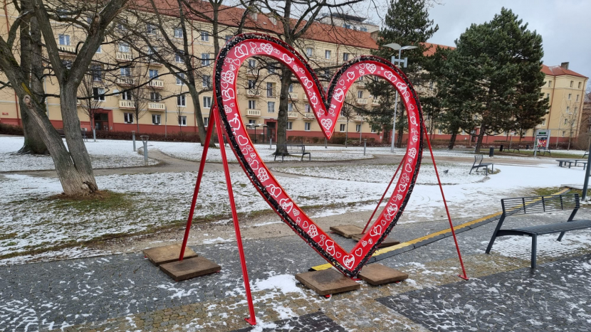 Valentýnské srdce už láká všechny zamilované na náměstí 17. listopadu