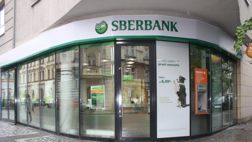 Sberbank CZ, která má vazby na Rusko, ve 14:00 uzavřela své pobočky v ČR