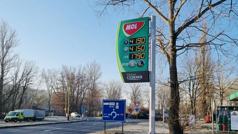 Benzin i nafta v ČR jsou po ruské invazi na Ukrajinu nejdražší v historii