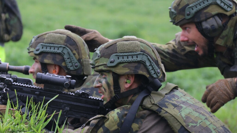 Senát schválil vyslání vojáků do mnohonárodní jednotky NATO na Slovensku