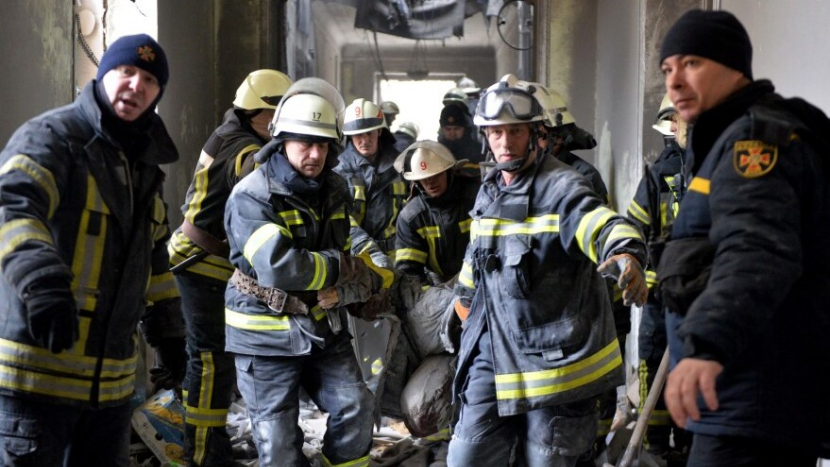 ČR pošle ukrajinským hasičům dva žebříky, čtyři plošiny, obleky a přilby