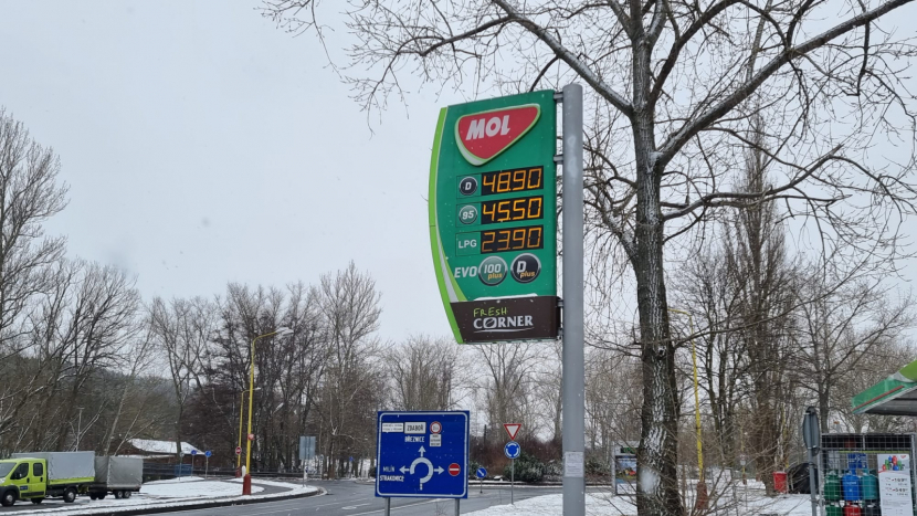 Na Příbramsku natankují řidiči litr benzinu v průměru za 44,75 Kč, naftu pak za 47,62 Kč
