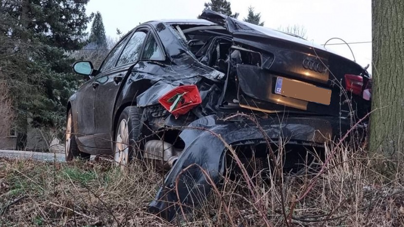Vlak na přejezdu v Rejkovicích narazil do auta, řidič vyvázl bez zranění