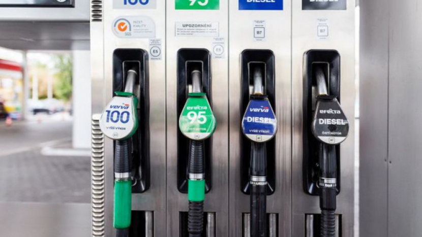 Spotřební daň z nafty a z benzinu zřejmě klesne dočasně o 1,50 Kč na litr