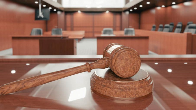 Policisté navrhli obžalovat soudce kvůli pokusu o sexuální nátlak na nezletilou