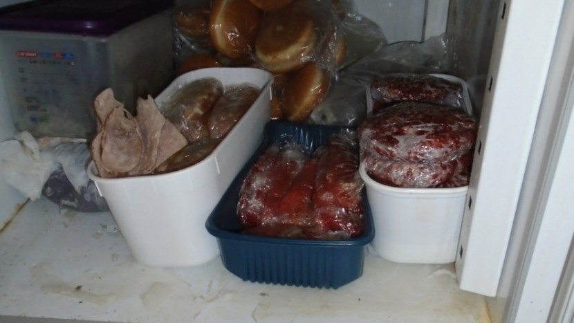 Hygienici našli v hotelové restauraci Florián prošlé maso, u dalších potravin nezjistili datum výroby