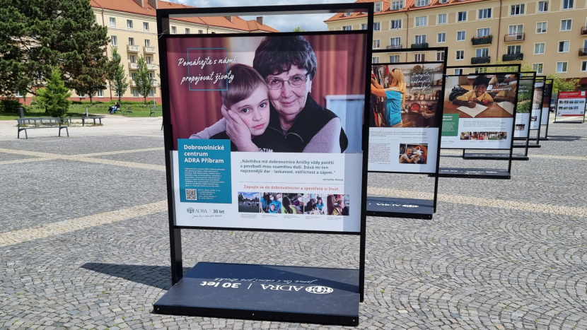 ADRA slaví třicet let, charitativní práci dokumentuje putovní výstava po českých a moravských městech