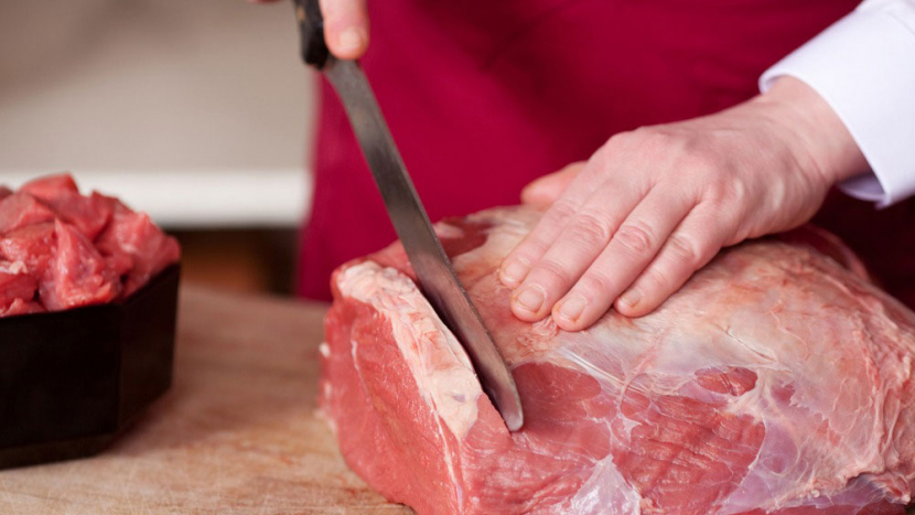 Průměrná cena masa v akčních letácích meziročně vzrostla o 19 procent