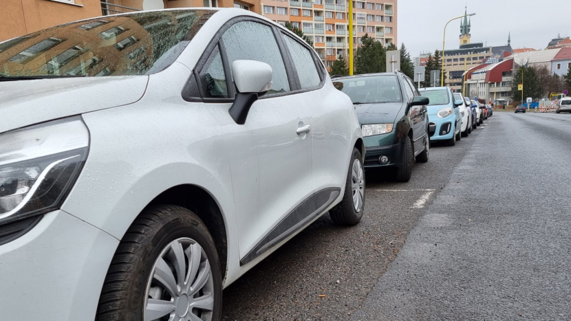 V největších středočeských městech řeší problémy s nedostatkem parkovacích míst