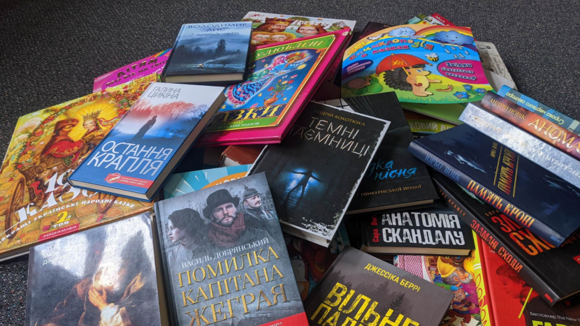 Knihovna dostala nové přírůstky do knižního fondu, jsou v ukrajinštině