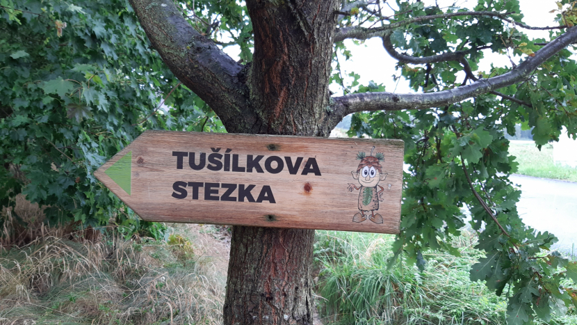 Stezka skřítka Tušílka nabízí propojení skutečných zážitků z přírody se světem internetu